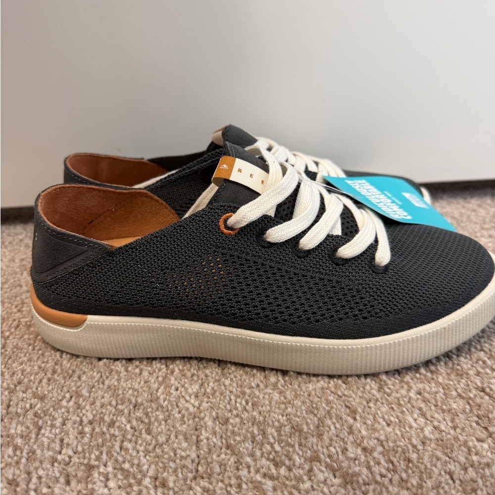 NWT Reef women’s Neptune Sneaker size 8.5 slip on